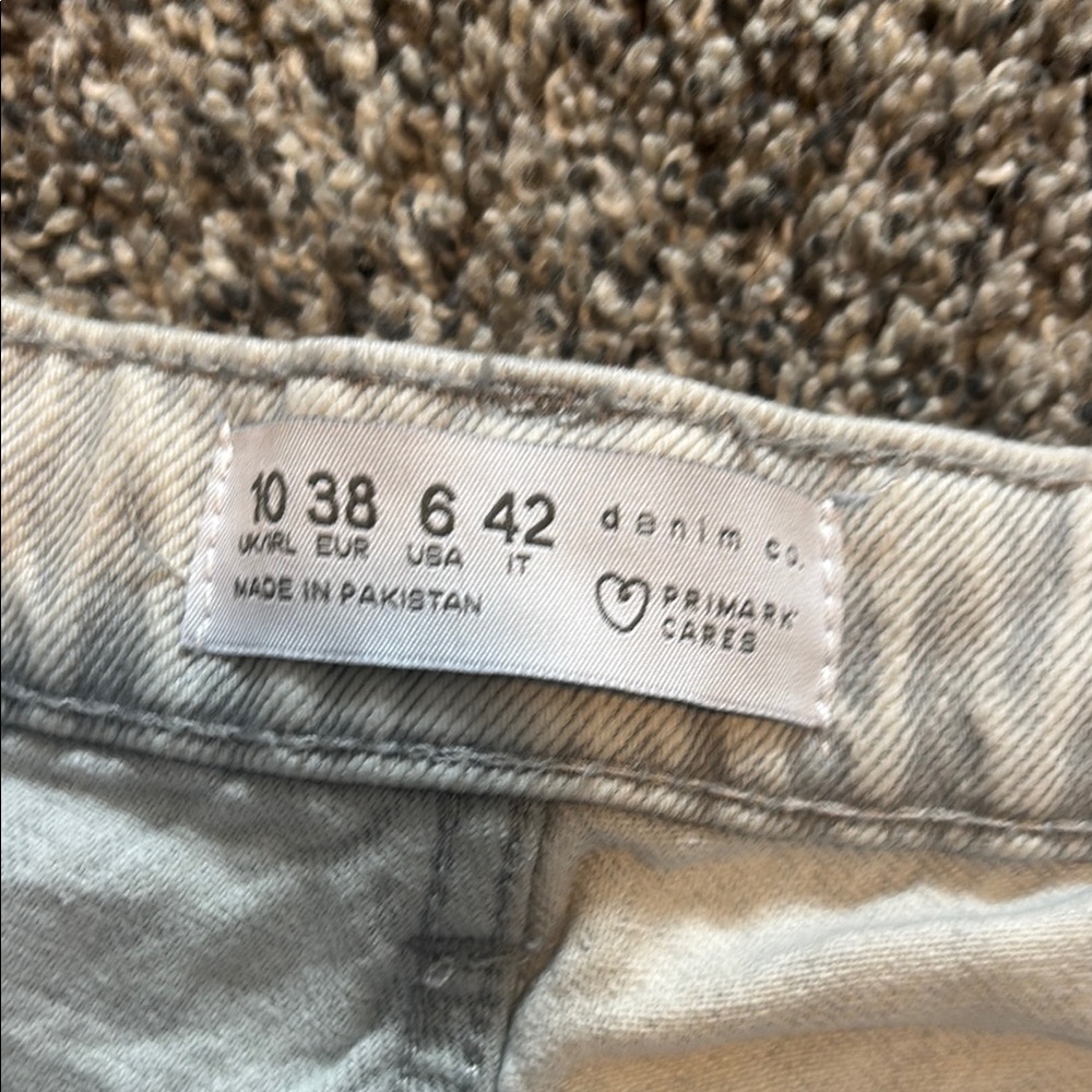 Women’s High Rise Jeans - Picture 3 of 5